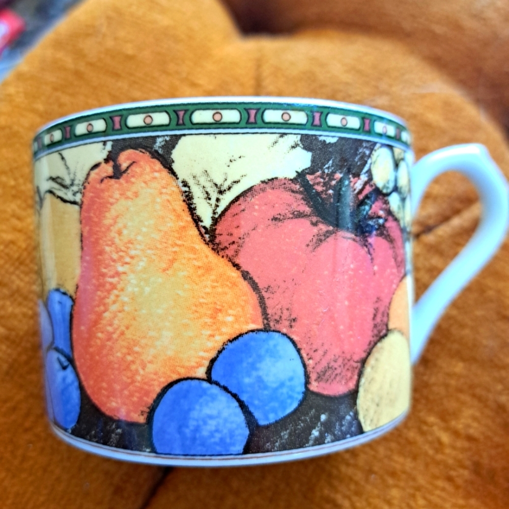 SET OF 4 St. JAMES Six Ounce Cups with thumb rests.